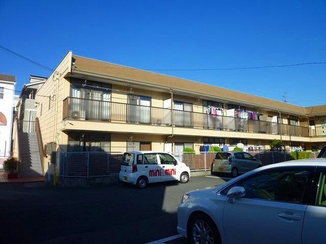 建物外観　２階建ての建物です。