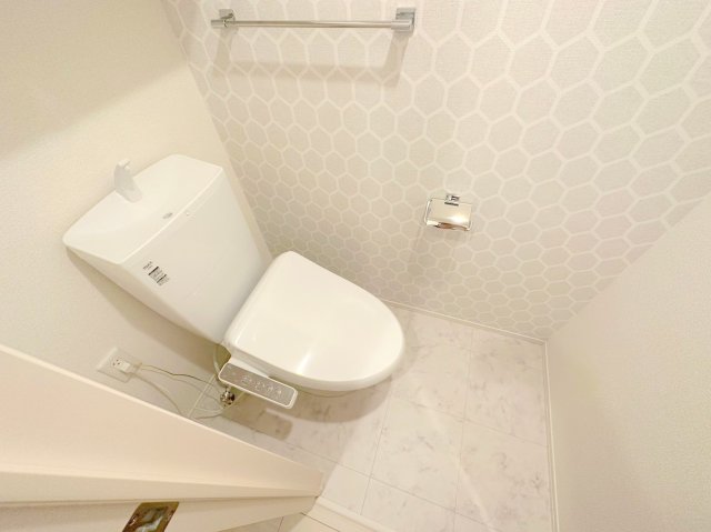 トイレ　綺麗なトイレにはウォシュレット標準装備です。