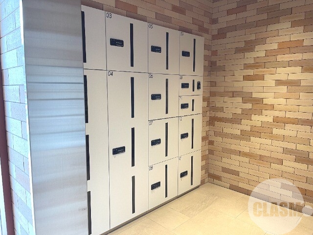 エントランス　留守中の荷物の受取は宅配ＢＯＸで♪