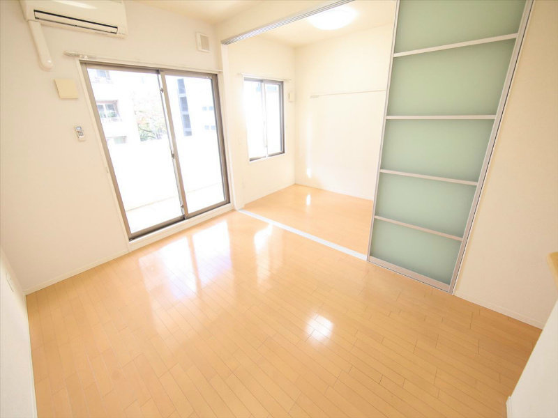 その他　LDK10帖　洋室3.5帖と繋げても仕切っても使えます