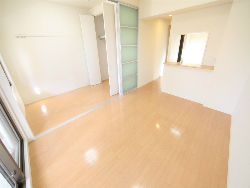 居室・リビング　LDK10帖　洋室3.5帖と繋げても仕切っても使えます