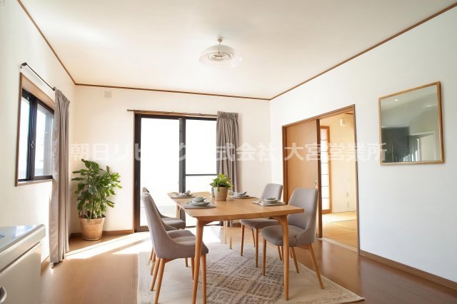 居室・リビング　※AI加工によるホームステージングです。家具は実際にはつきま