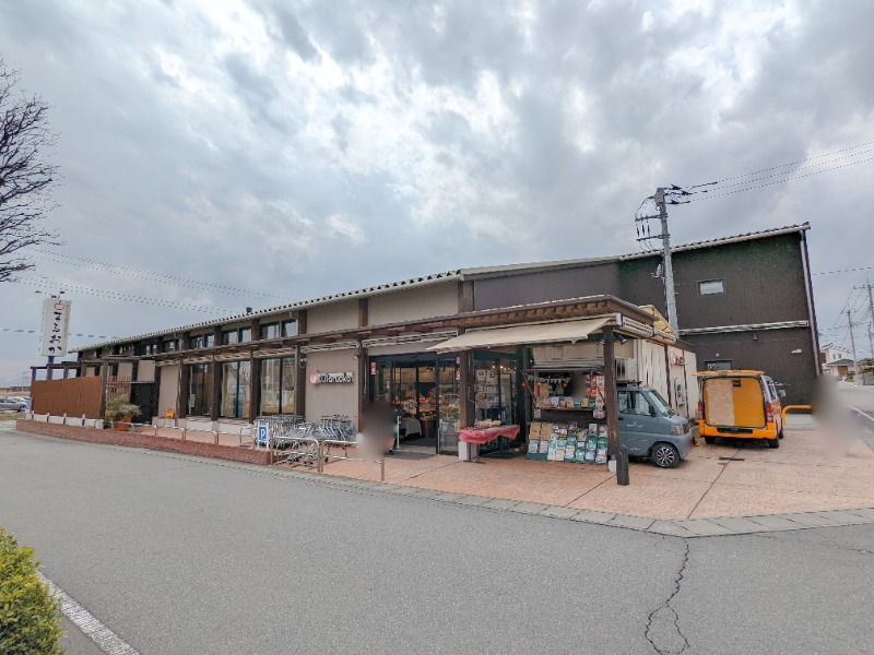 スーパー　まるおか（スーパー）まで995m