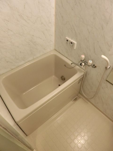 バス・シャワールーム　経済的な追い炊き機能付きです