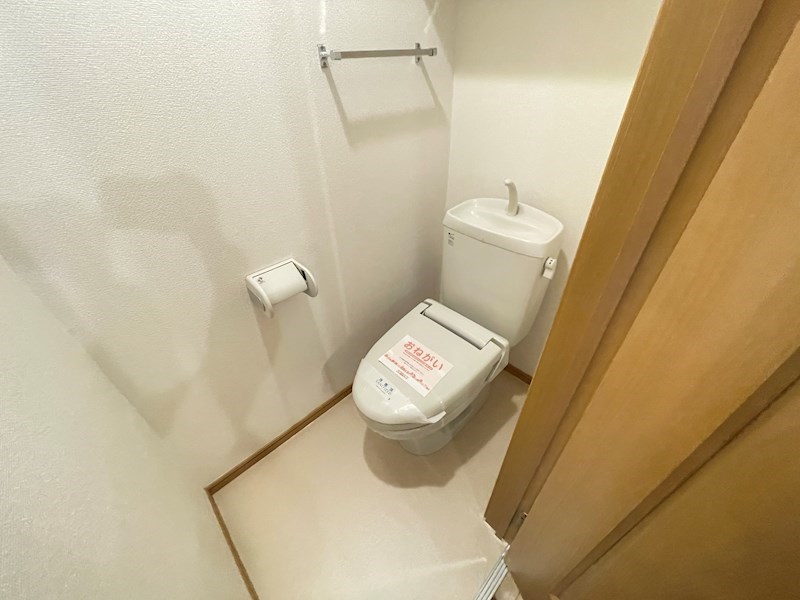 トイレ　※別のお部屋の写真です。