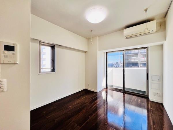 居室・リビング　こちらの居間で趣味の時間をお楽しみください