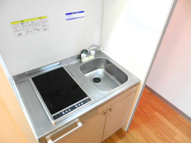 キッチン　コンパクトなキッチンで掃除もラクラク。