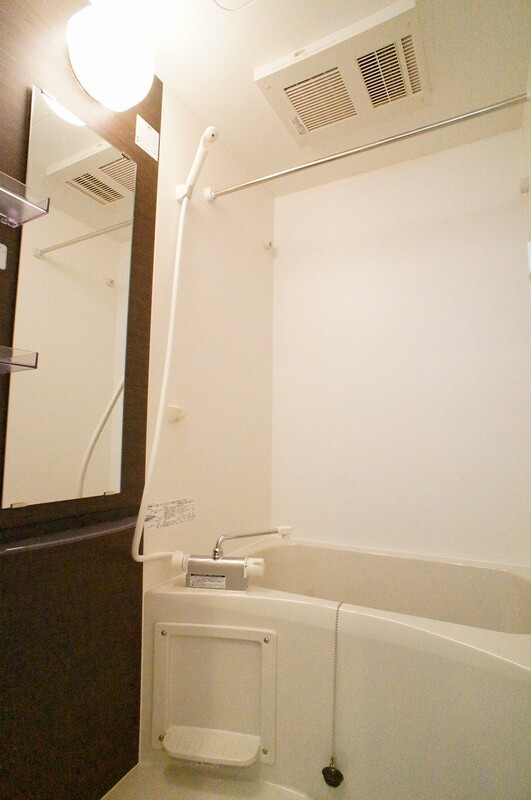 バス・シャワールーム　落ち着いた空間のお風呂です