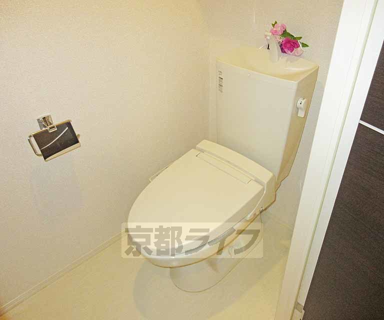 トイレ　ウォシュレット付き