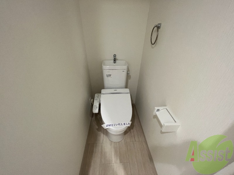 トイレ　人気のウォシュレットつきのトイレです。快適ですよ。