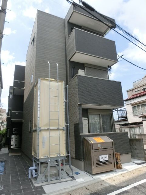 建物外観　2022年8月築。経済的な都市ガス仕様です