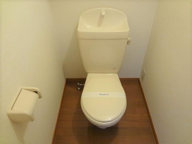 トイレ　トイレとお風呂はセパレートタイプです