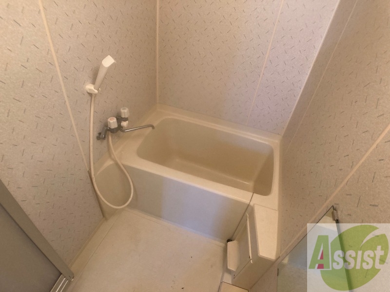 バス・シャワールーム　お風呂になります。一日の疲れを癒してくださいね。