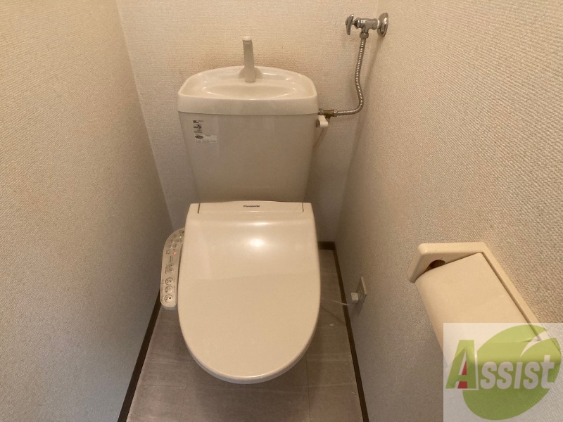 トイレ　ウォシュレット機能がついたトイレ。安心して使用できますね。