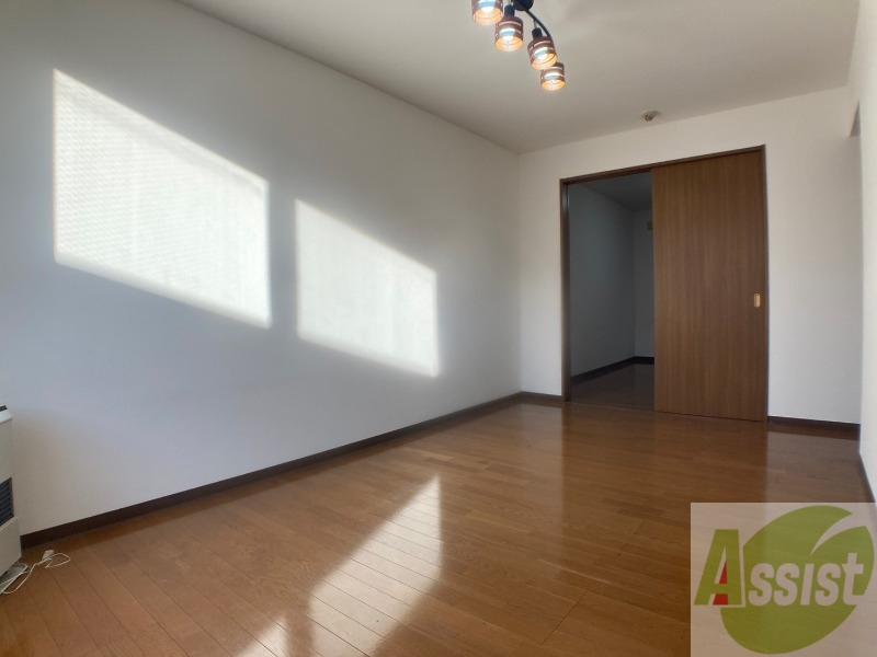 居室・リビング　広くてキレイなお部屋が広がっていて、充実した生活が送れそう。