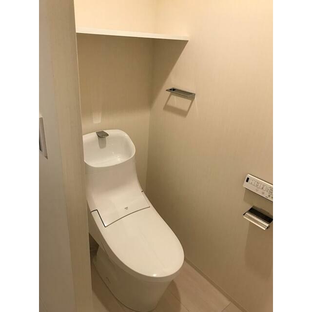 トイレ　温水洗浄便座です