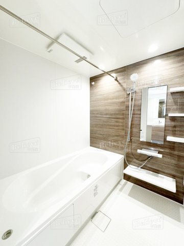 バス・シャワールーム　追い焚き・浴室乾燥機付きのお風呂です♪