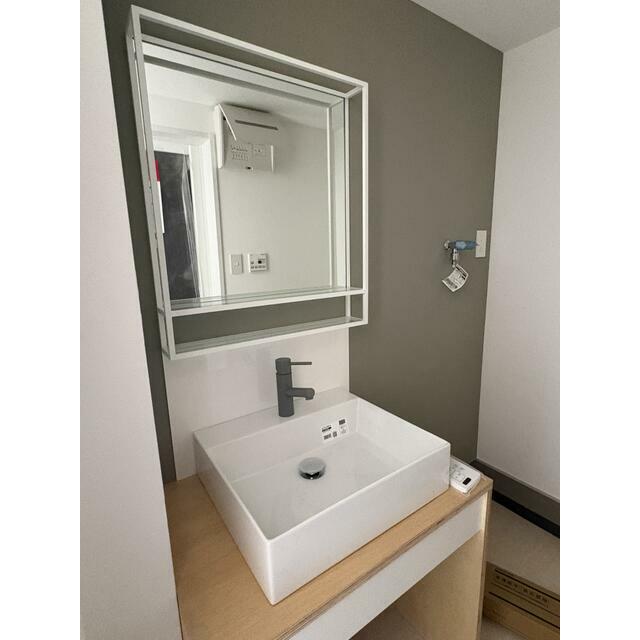 洗面設備　アクセントカラーのかわいい洗面