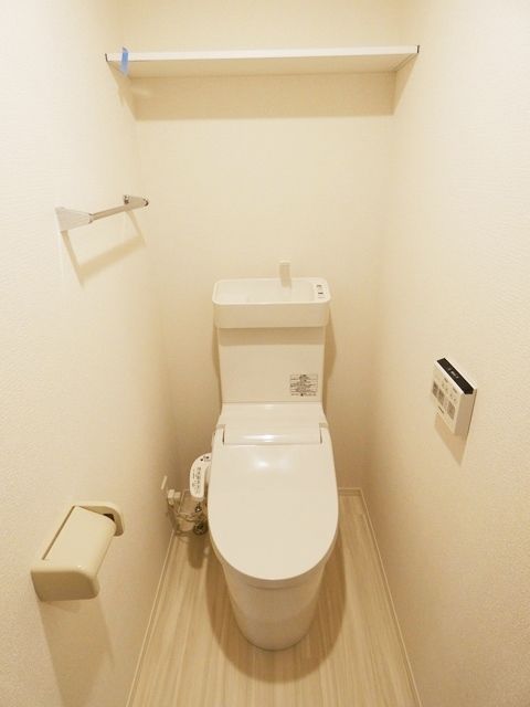 トイレ　温水洗浄便座付き♪