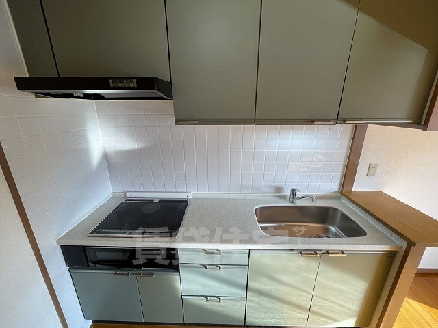 キッチン　同物件別部屋