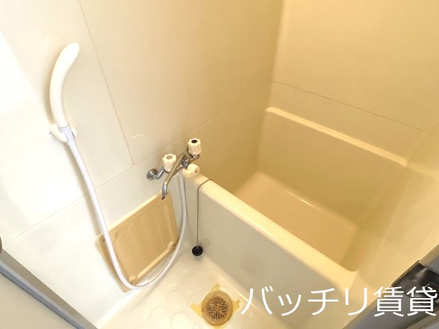 バス・シャワールーム　別号室タイプの為、現状を優先いたします
