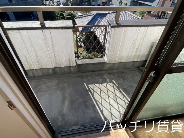 バルコニー　別号室タイプの為、現状を優先いたします