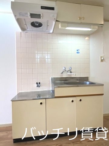 キッチン　別号室タイプの為、現状を優先いたします