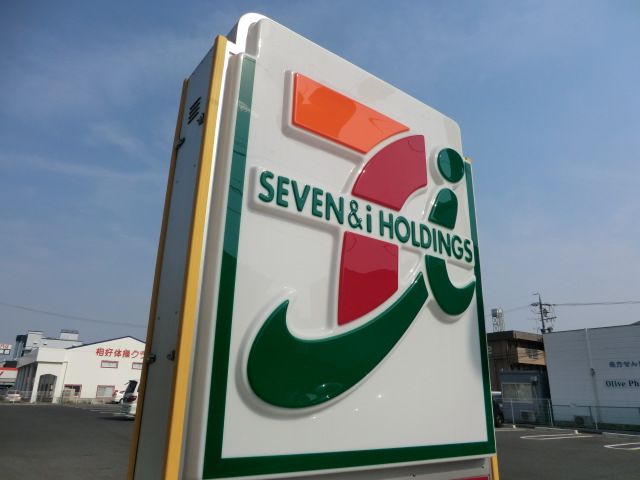 コンビニ　セブンイレブン（コンビニ）まで300m