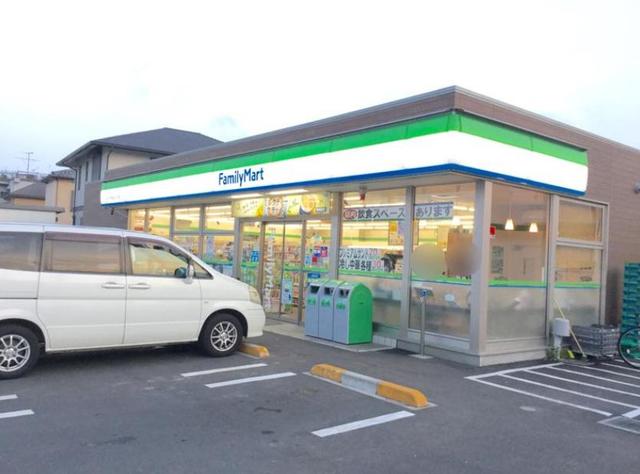 コンビニ　ファミリーマートよろづや相武台店（コンビニ）まで631m