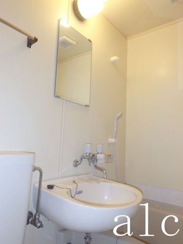 洗面設備　脱衣スペースもあります