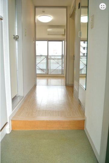 玄関　収納もある玄関です