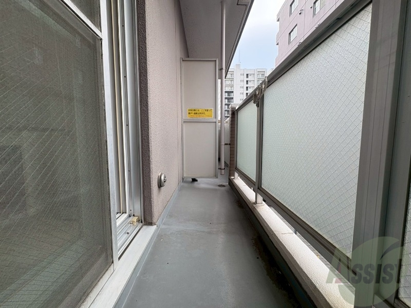 バルコニー　バルコニーは幅があり、広い印象を受けました。