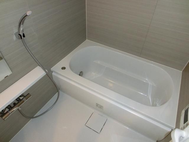 バス・シャワールーム　ゆったり寛げる浴室です　追焚き　浴室乾燥付