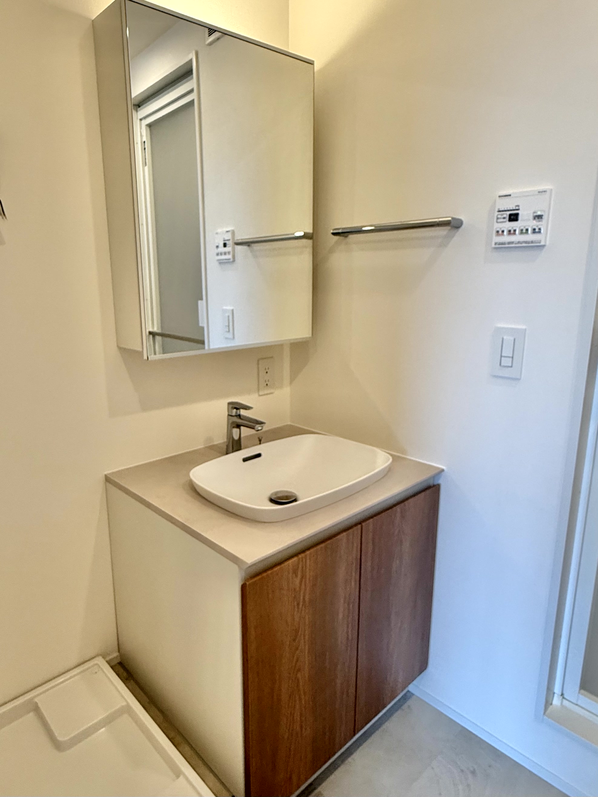 洗面設備　独立洗面台。他、浴室換気乾燥暖房機、２４H換気…等、設備充実