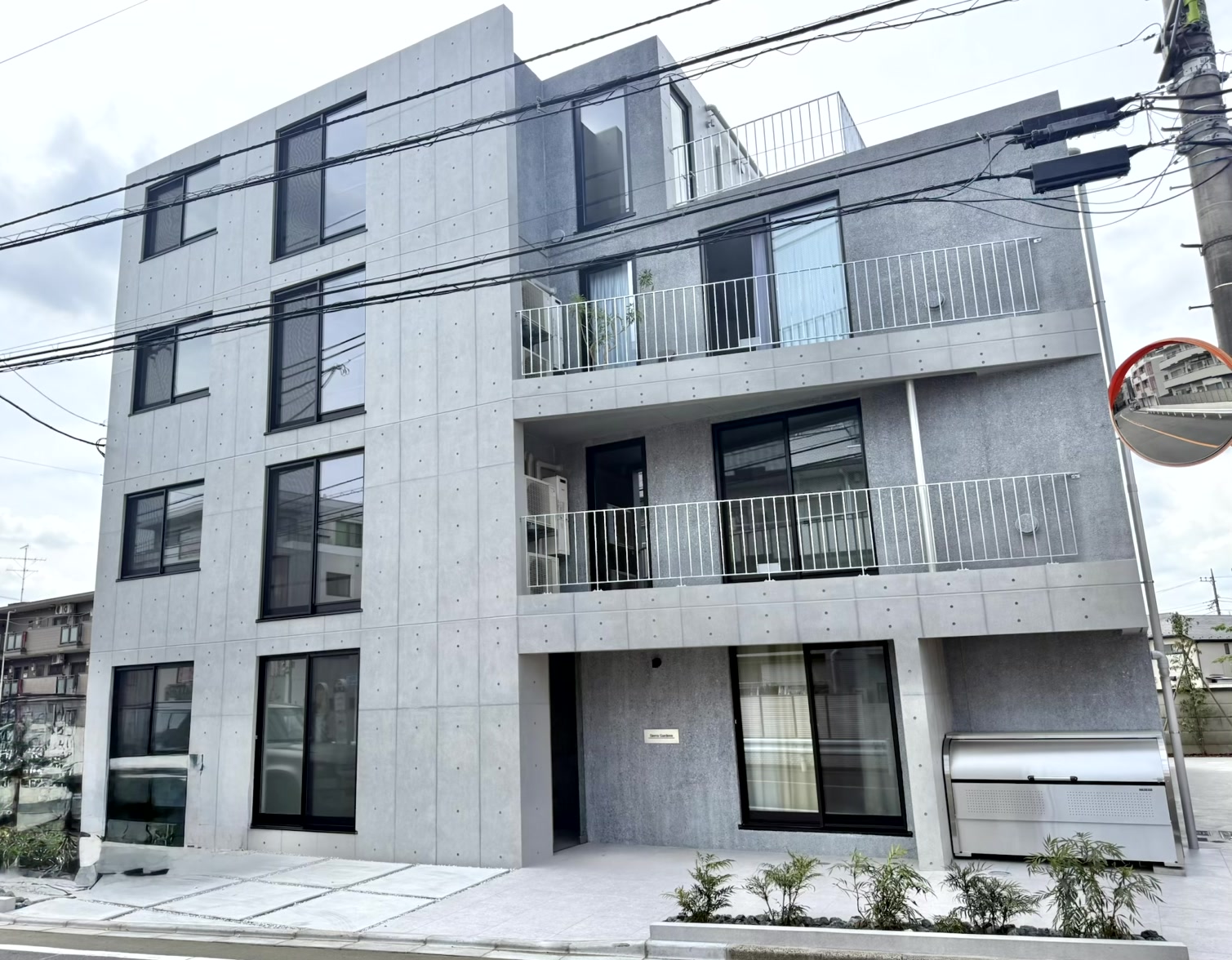 建物外観　2026年3月31日完成。新築・デザイナーズ。Wi-Fi無料