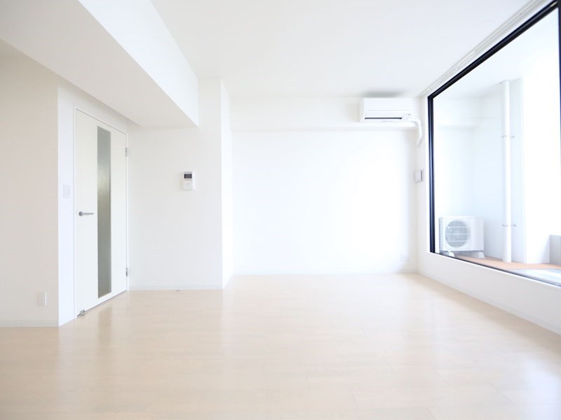 その他　洋室14.5帖　エアコン完備　南面バルコニー