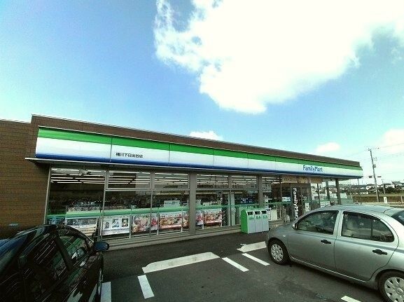 コンビニ　ファミリーマート桶川下日出谷店（コンビニ）まで510m