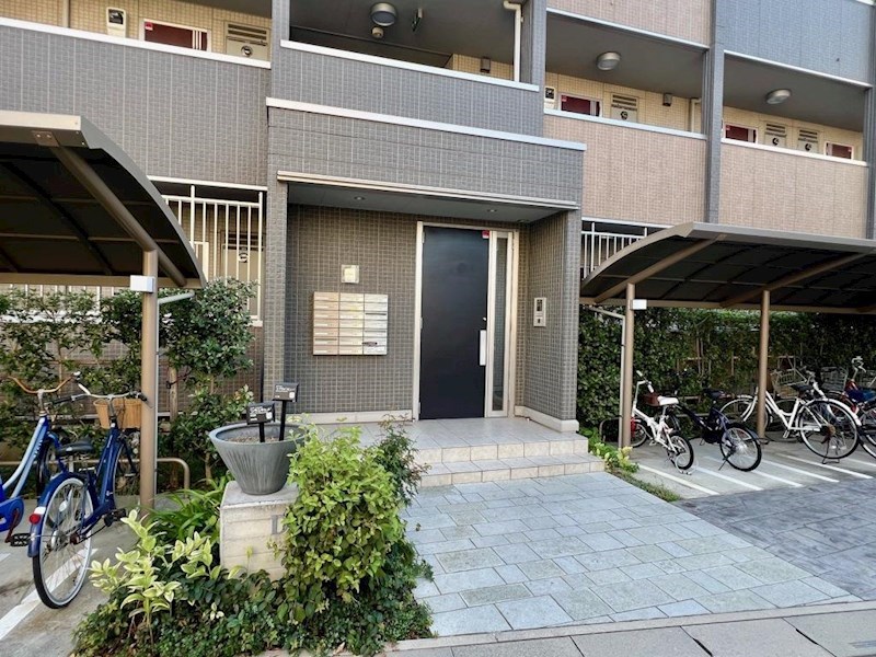 エントランス　エントランスは安全配慮のオートロック付きです