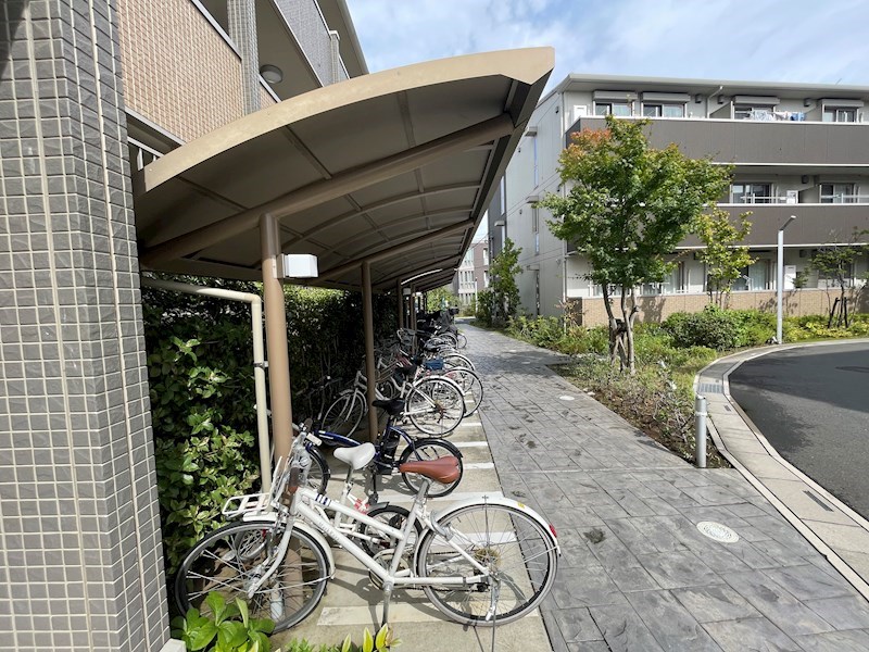 その他共有部分　屋根付き駐輪場