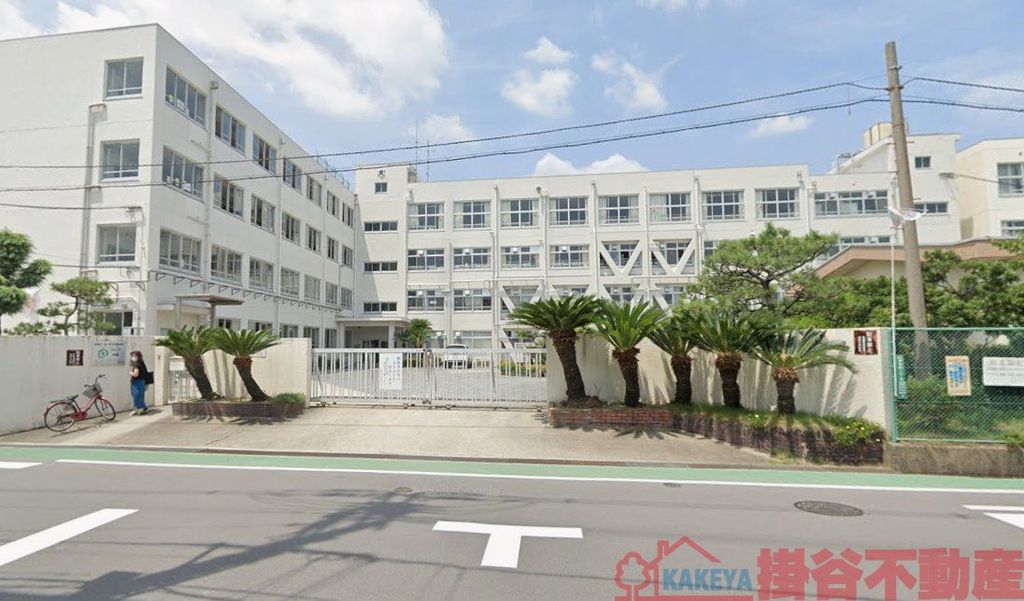 中学校　高槻市立城南中学校（中学校）まで1210m