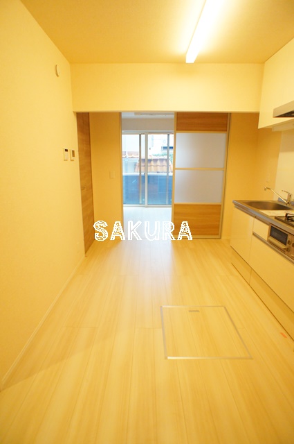 居室・リビング　こちらのリビングで趣味の時間をお楽しみください♪