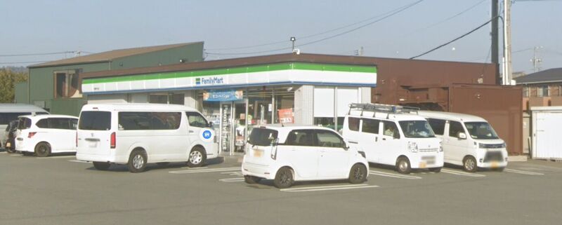 コンビニ　ファミリーマート嬉野中川店（コンビニ）まで418m