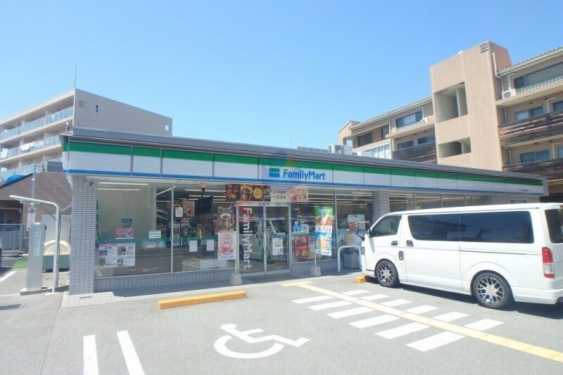 コンビニ　ファミリーマート　豊中上新田四丁目店（コンビニ）まで1129m