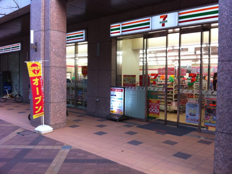 コンビニ　セブンイレブン港区三田1丁目店（コンビニ）まで103m