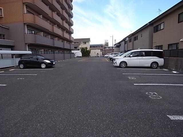駐車場　駐車場