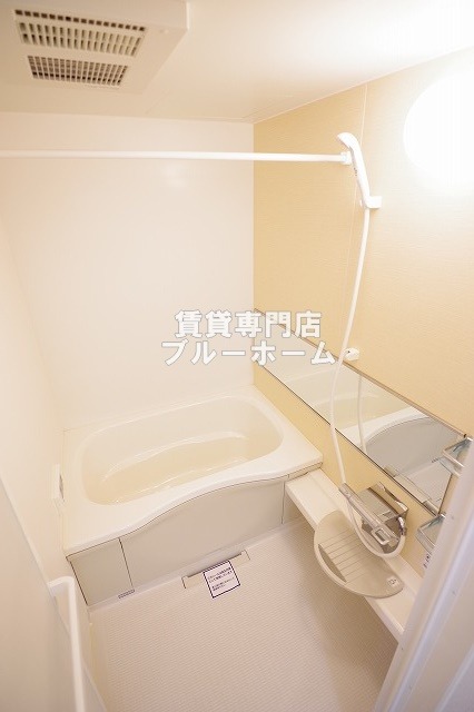 バス・シャワールーム　浴室乾燥機・追い炊き機能付きのお風呂！