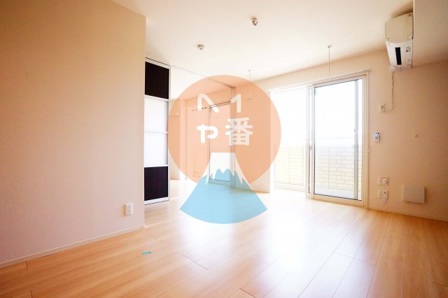 居室・リビング　ネット無料。メインのお部屋　＊参考写真です