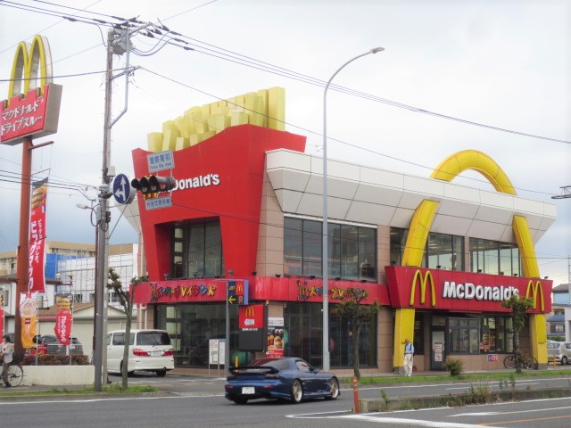 飲食店　マクドナルド ２４６厚木店（飲食店）まで794m