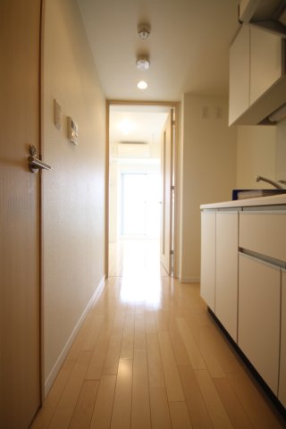 玄関　※同間取り別部屋参考写真