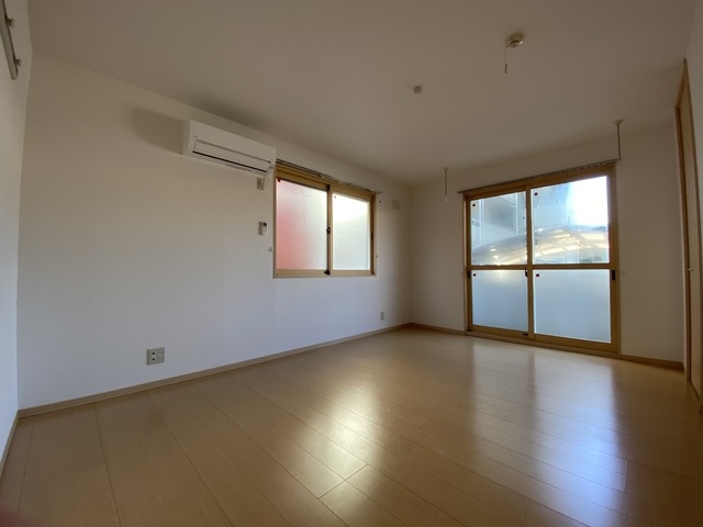 居室・リビング　風の通りが気持ちの良いお部屋です。